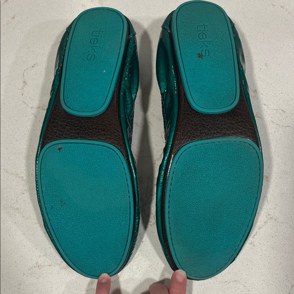 Tieks Glossy Emerald Patent Ballet Flats - Picture 7 of 9